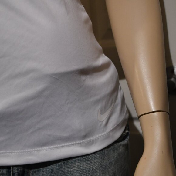 Women's Nike Dry Pull over tight Fit white Tank top new with tags XS-Small - Picture 6 of 9